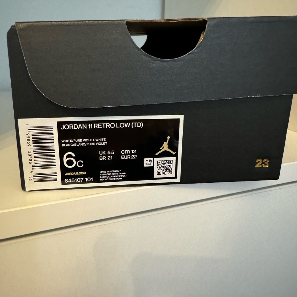 Baby/toddler Jordan 11 size 6c